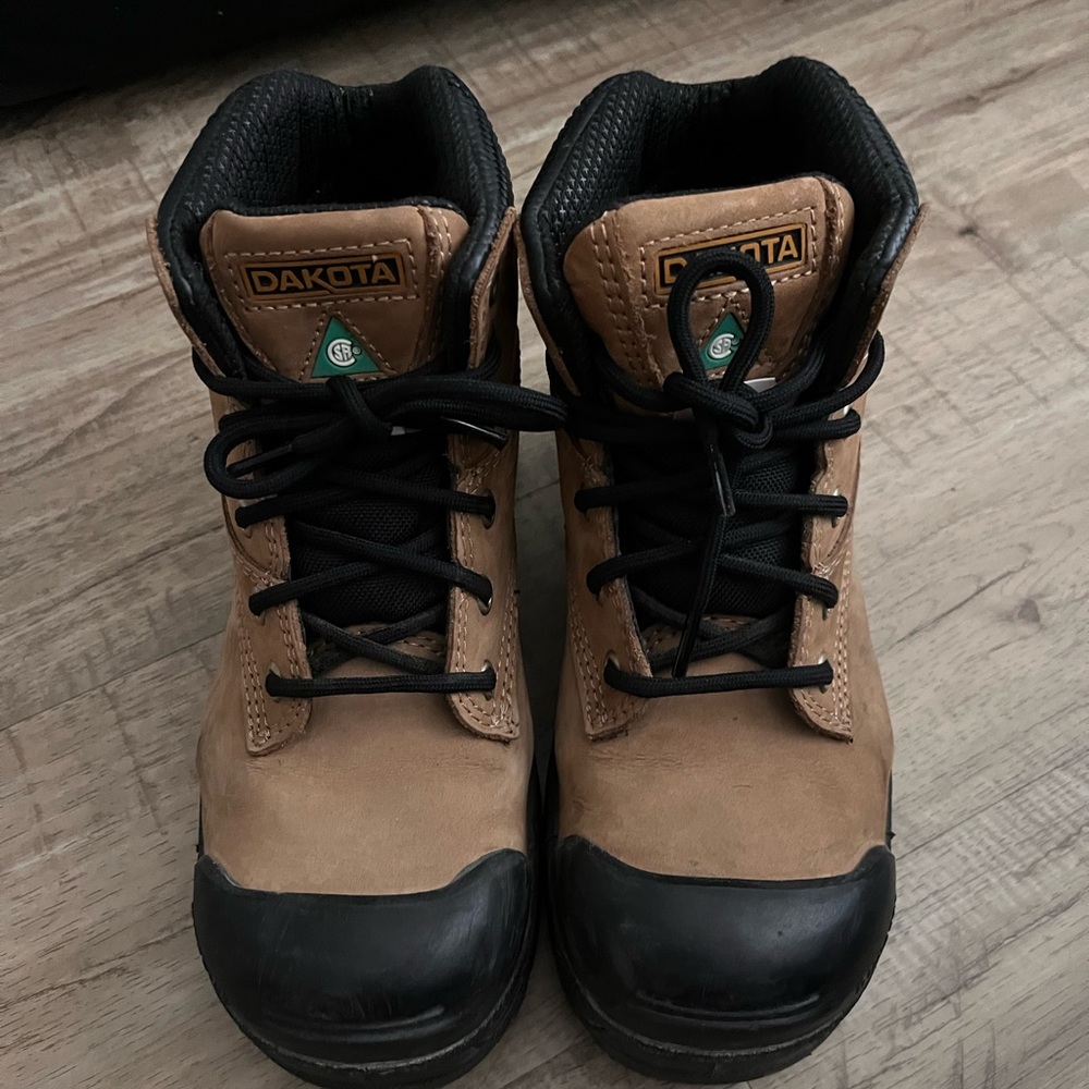 Womens Dakota steel toe work boots 6.5